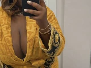 WebCAM of CURVACEOUSCASHDOLL