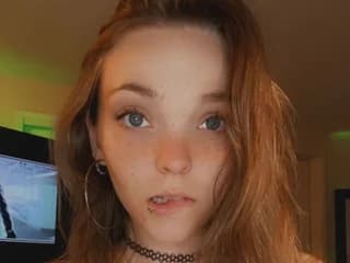 WebCAM of MrsCloverX