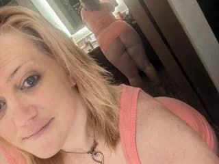 WebCAM of MyThroatWillThankU87