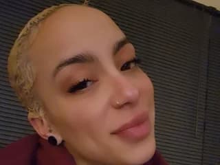 WebCAM of PetiteQueenXOX