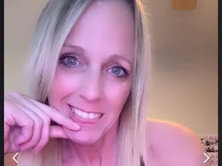 WebCAM of SweetCarlyBee